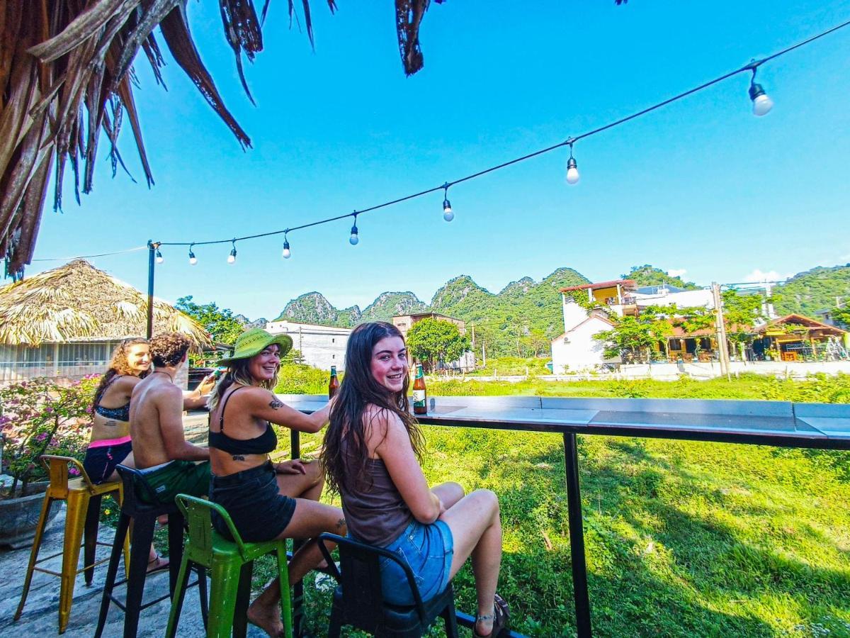Yolo Pool Bar Villas & Garden Restaurant フォンニャ エクステリア 写真